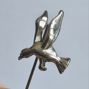 Vintage stickpin bird brooch silver tone flying stick pin lapel